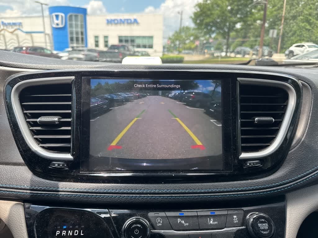Thumbnail: 2021 Chrysler Pacifica - 18