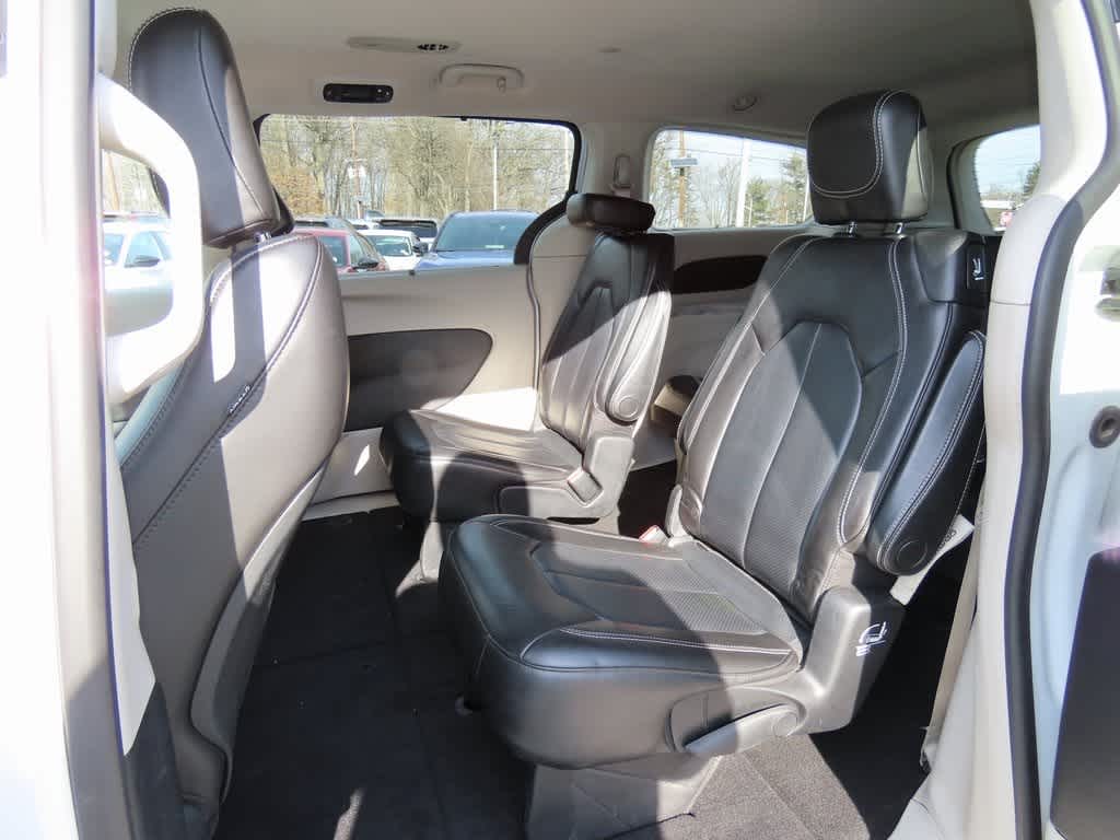 Thumbnail: 2021 Chrysler Voyager - 12