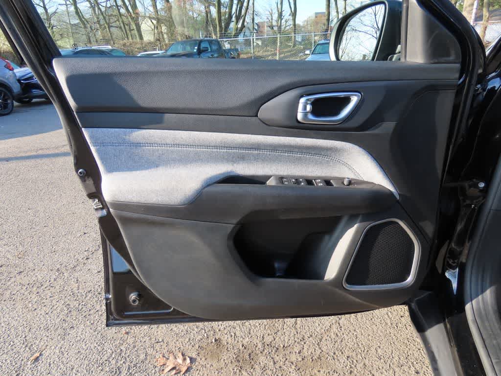 Thumbnail: 2022 Jeep Compass - 17