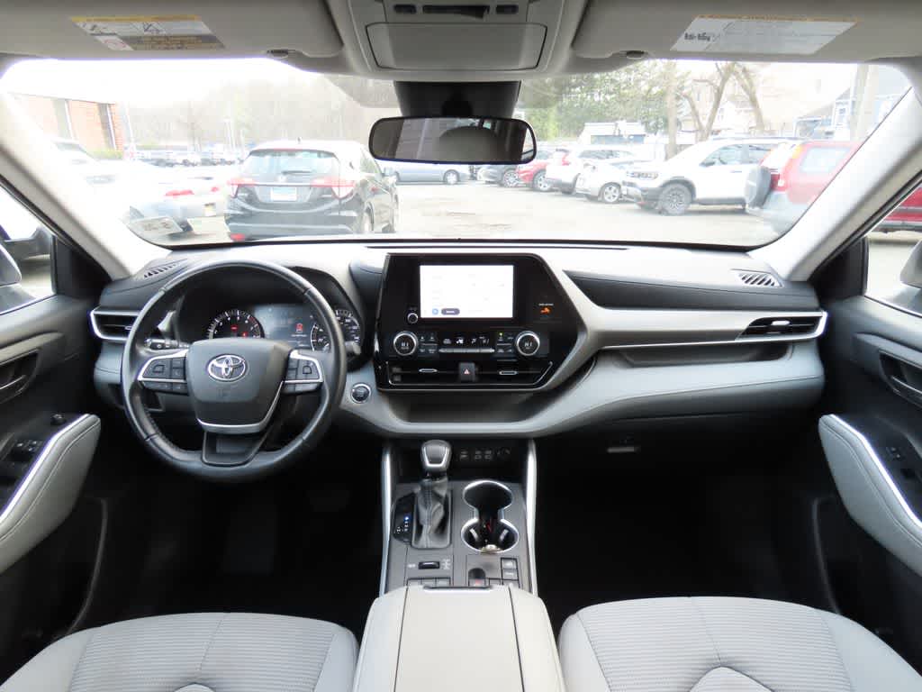 Thumbnail: 2023 Toyota Highlander - 17