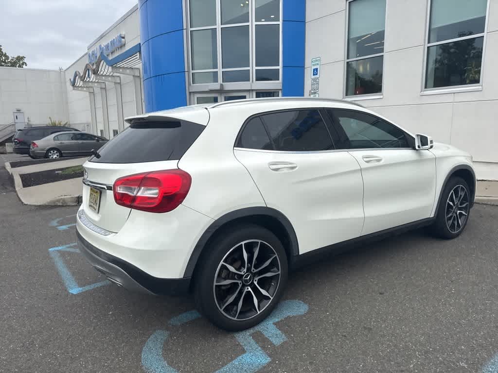 Thumbnail: 2016 Mercedes-Benz GLA - 8