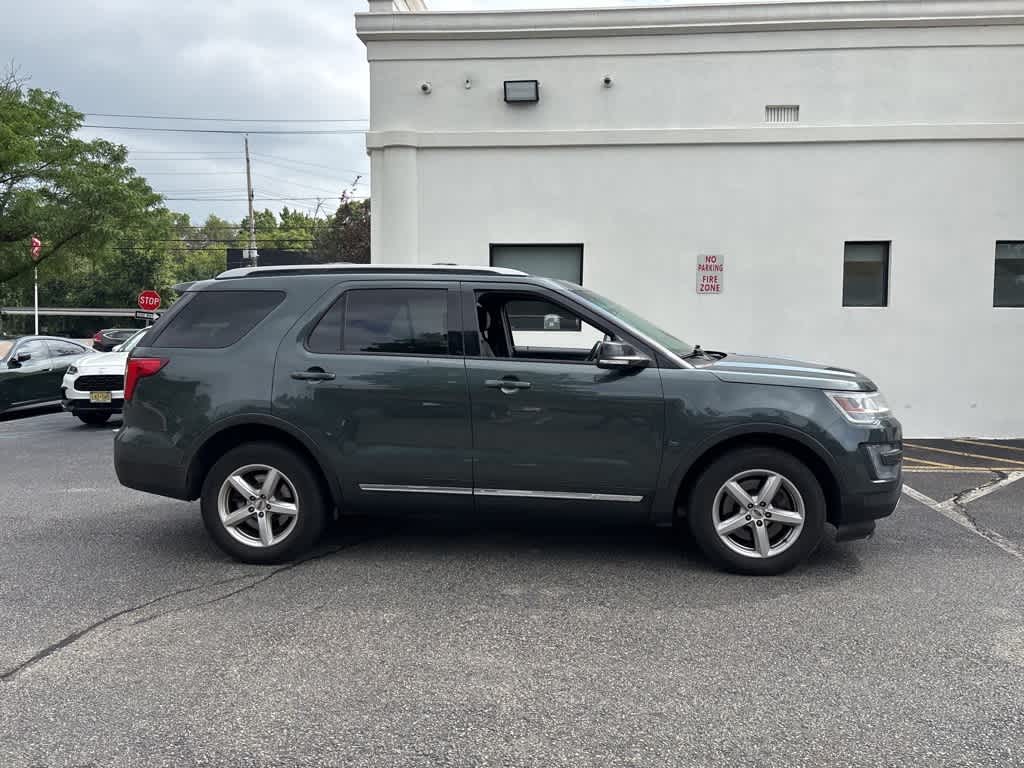 Thumbnail: 2016 Ford Explorer - 9