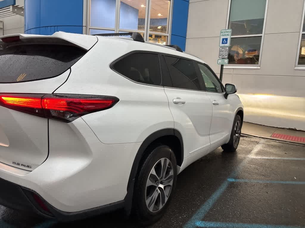 Thumbnail: 2023 Toyota Highlander - 7