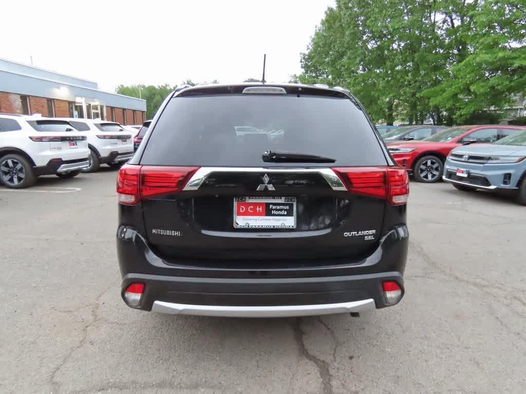 Thumbnail: 2016 Mitsubishi Outlander - 5