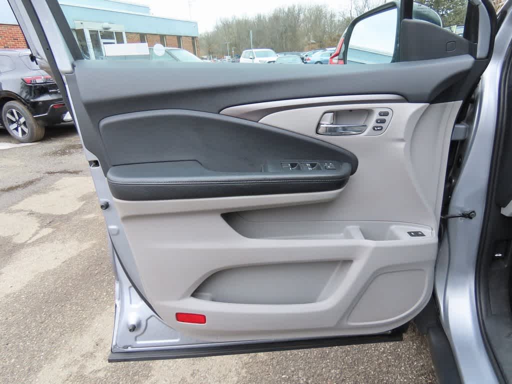 Thumbnail: 2019 Honda Pilot - 17