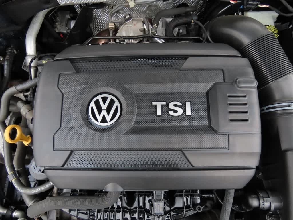 Thumbnail: 2016 Volkswagen Golf - 11