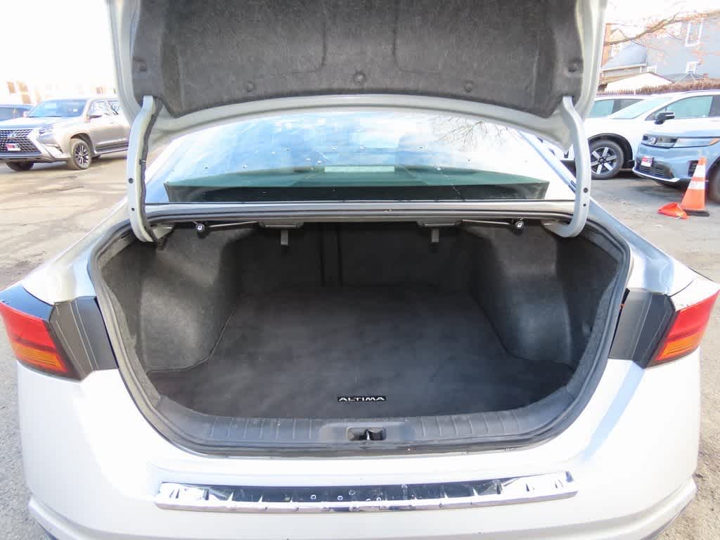 Thumbnail: 2022 Nissan Altima - 10
