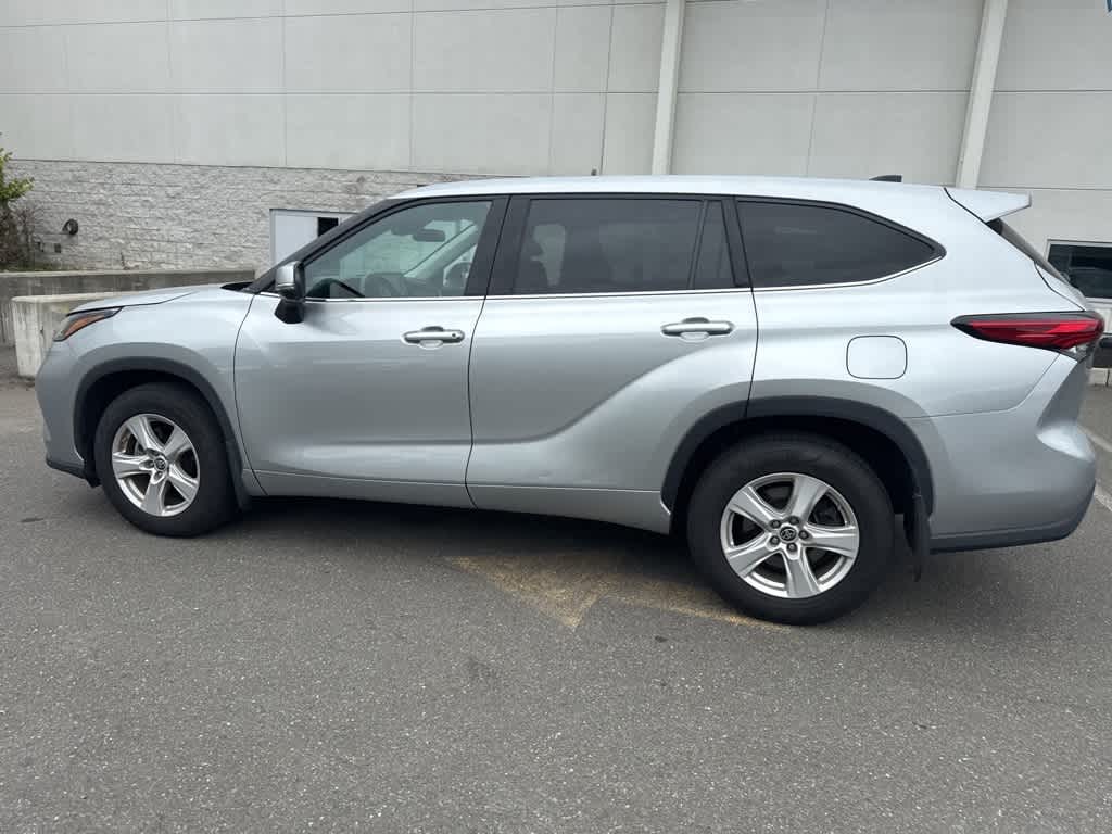 Thumbnail: 2022 Toyota Highlander - 9