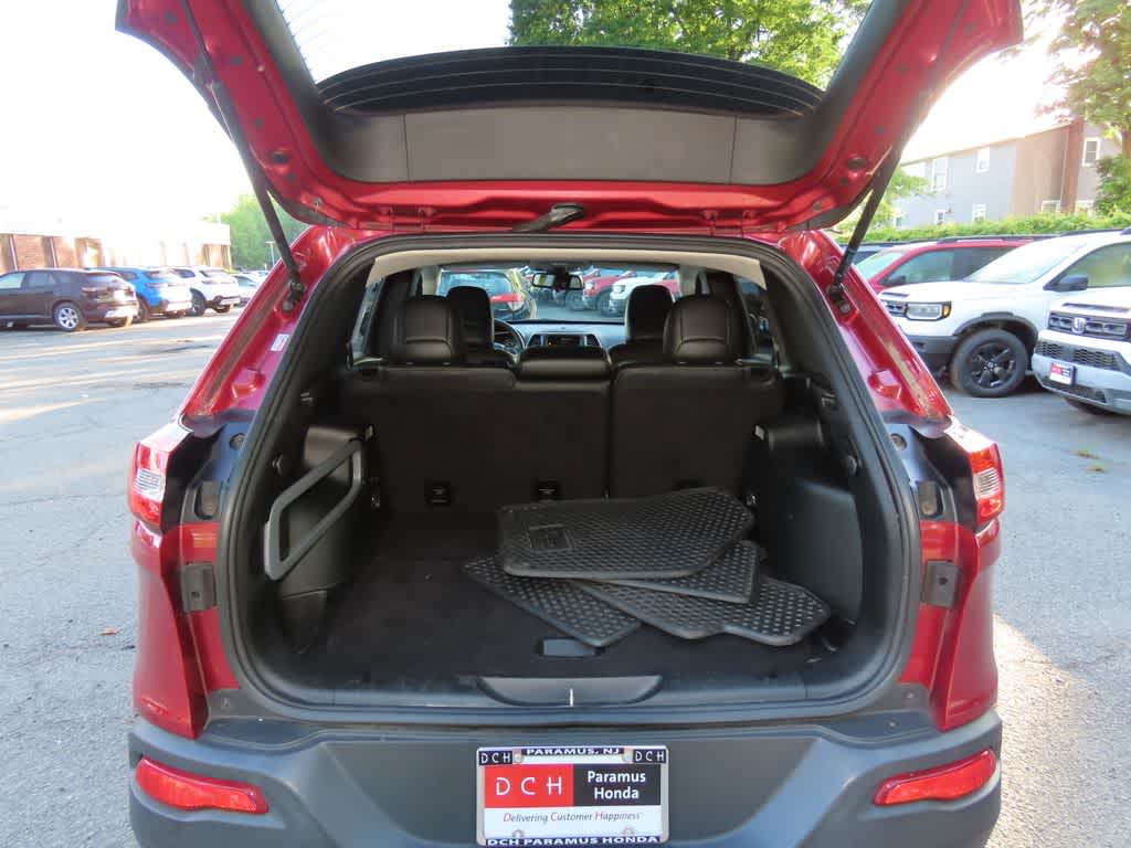 Thumbnail: 2017 Jeep Cherokee - 12