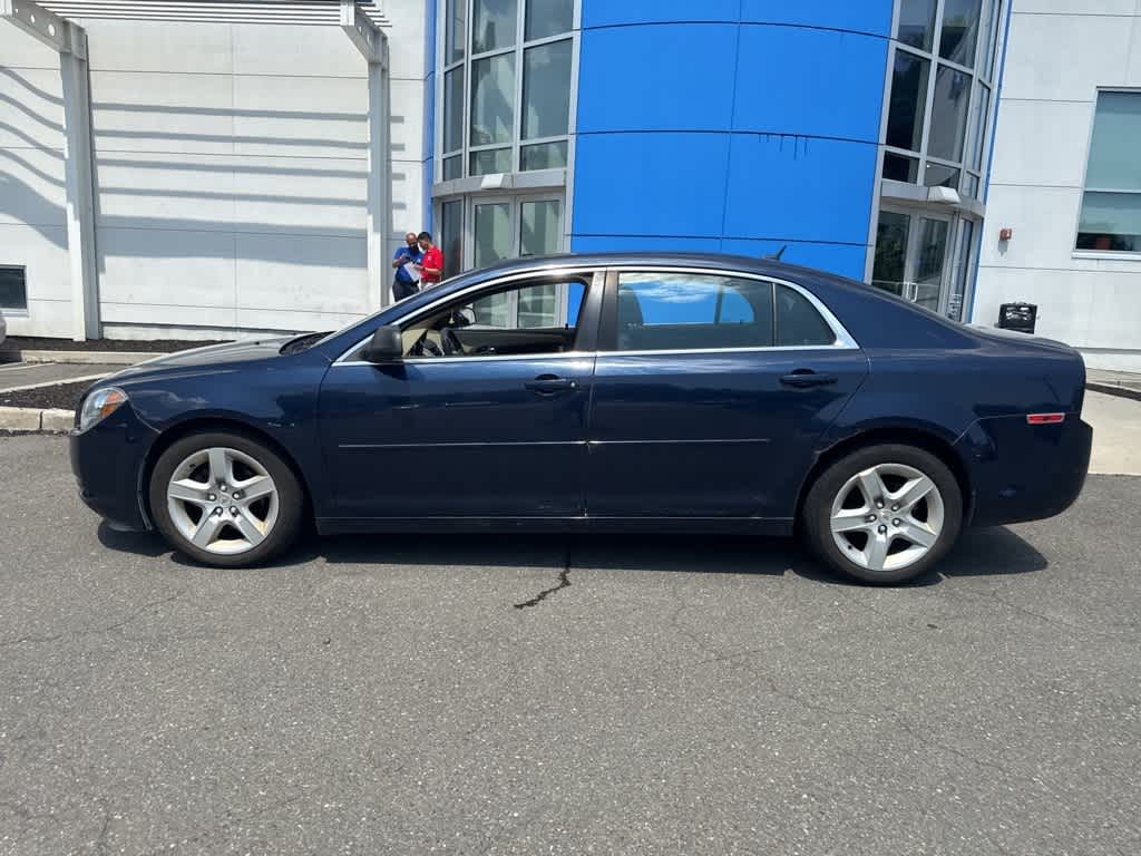 Thumbnail: 2011 Chevrolet Malibu - 6