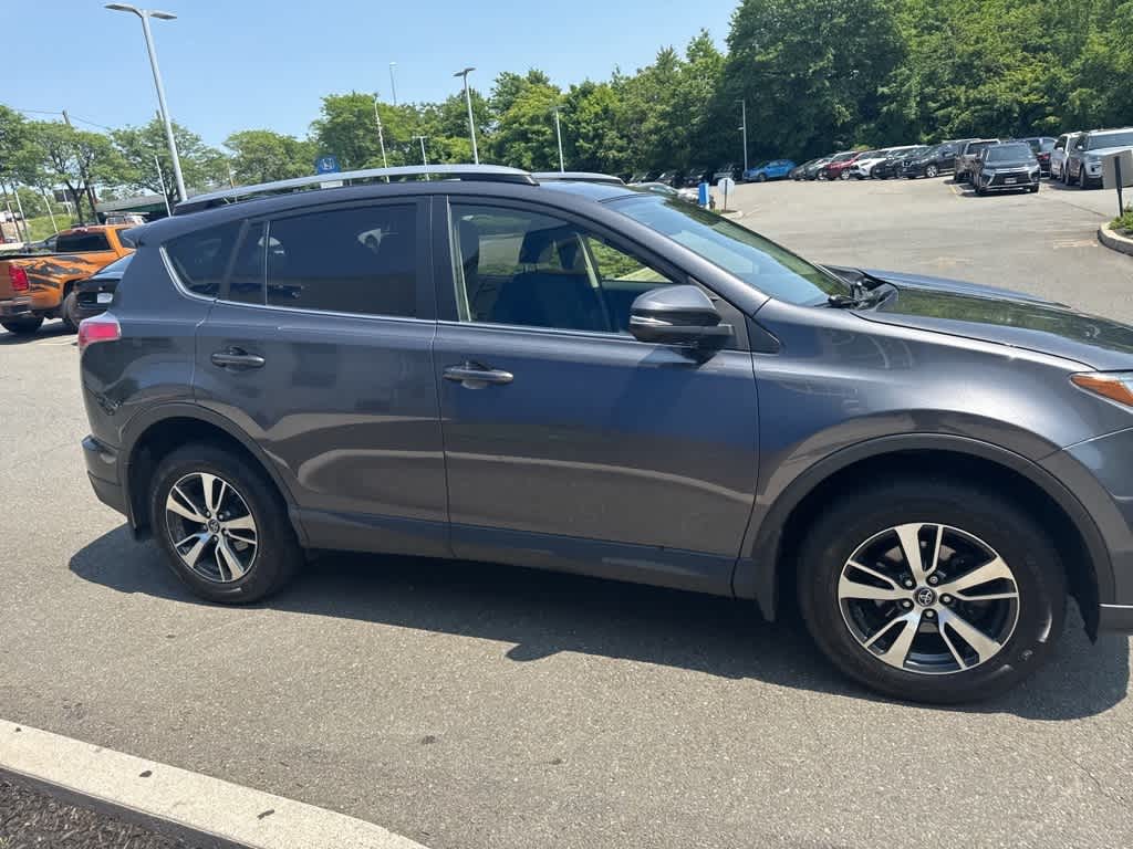 2018 Toyota RAV4 XLE 18