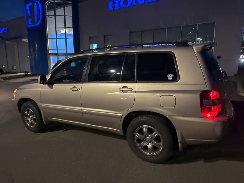 Thumbnail: 2004 Toyota Highlander - 19