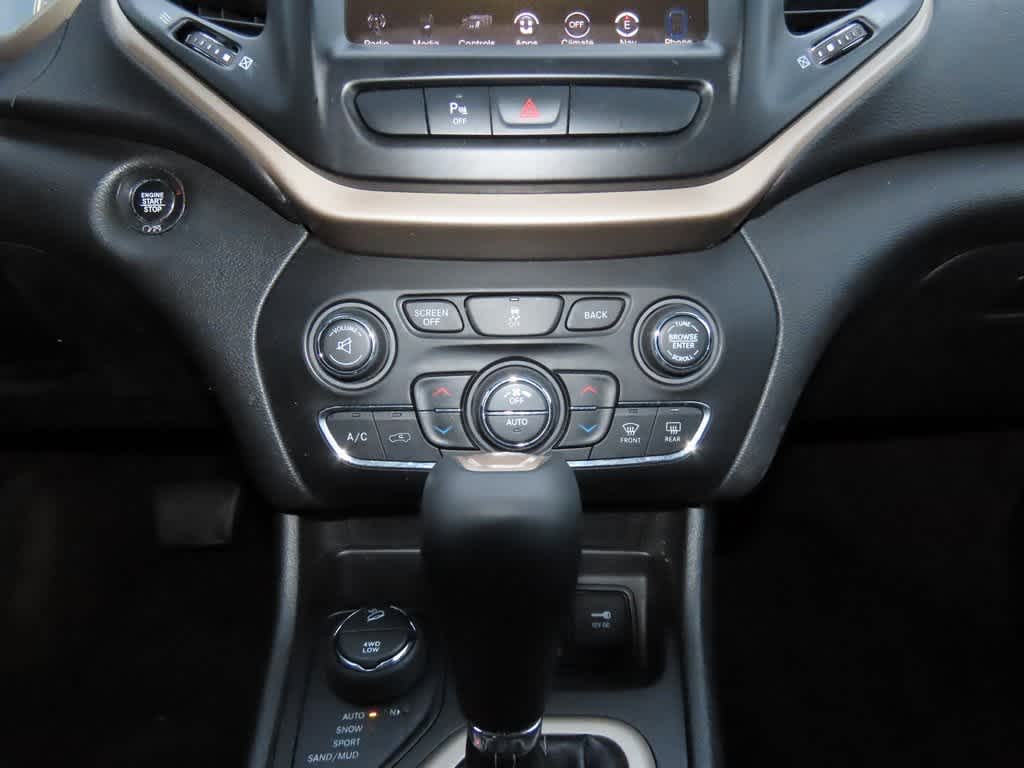 Thumbnail: 2018 Jeep Cherokee - 20