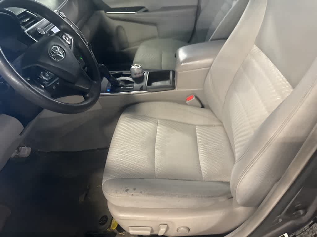 2016 Toyota Camry LE 10