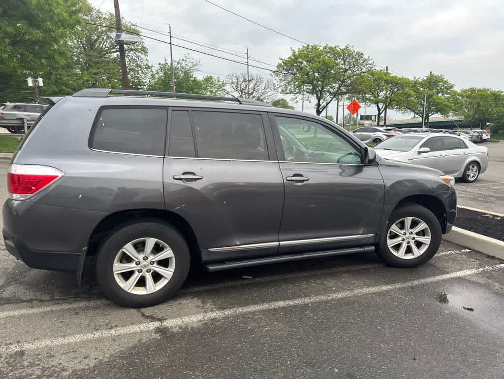 Thumbnail: 2013 Toyota Highlander - 22