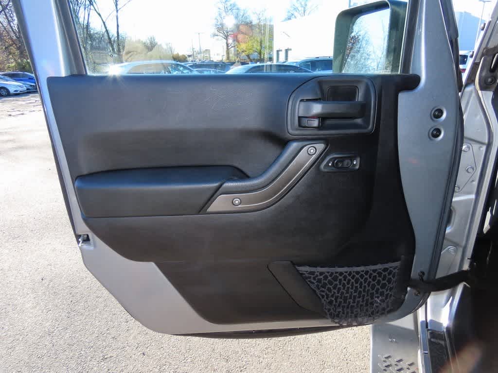 Thumbnail: 2015 Jeep Wrangler - 16