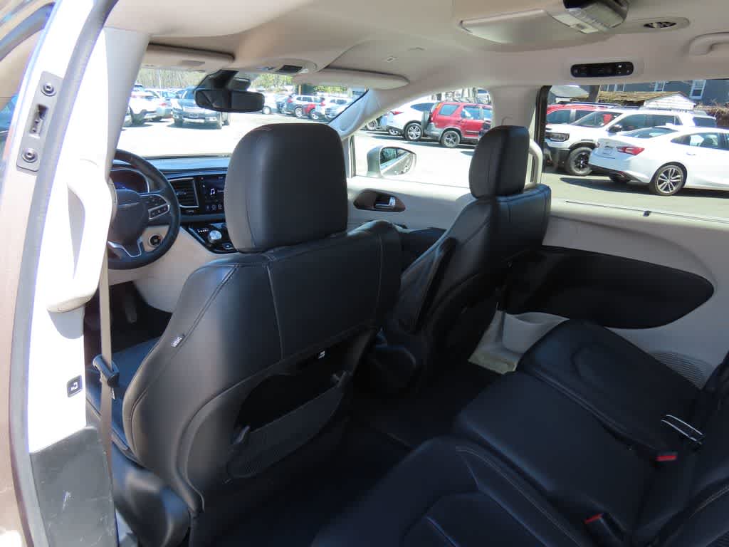 Thumbnail: 2018 Chrysler Pacifica - 15