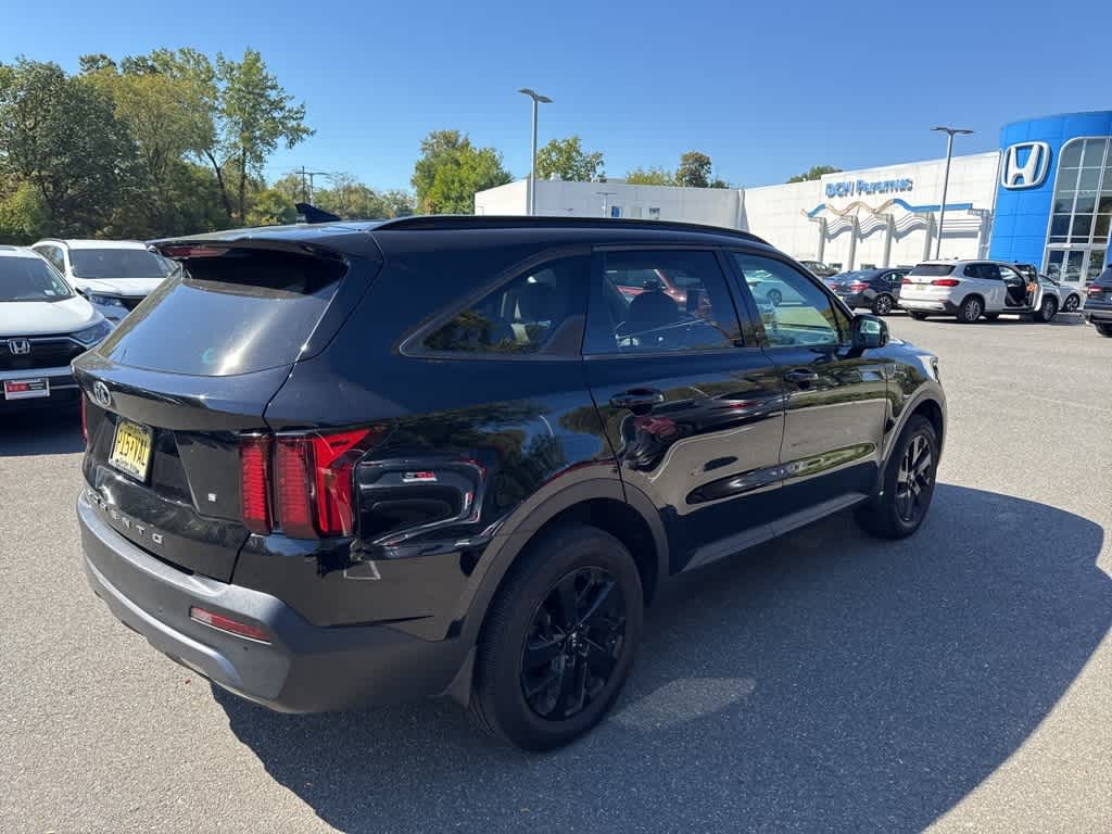 Thumbnail: 2021 Kia Sorento - 9