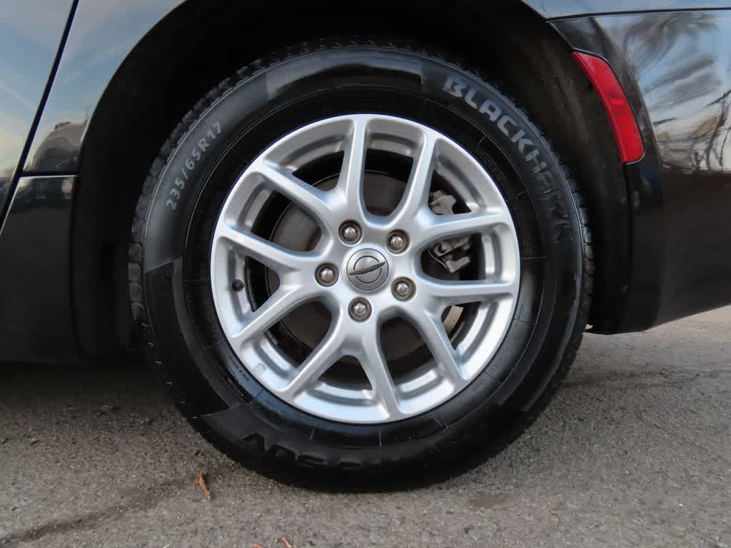 Thumbnail: 2023 Chrysler Voyager - 8