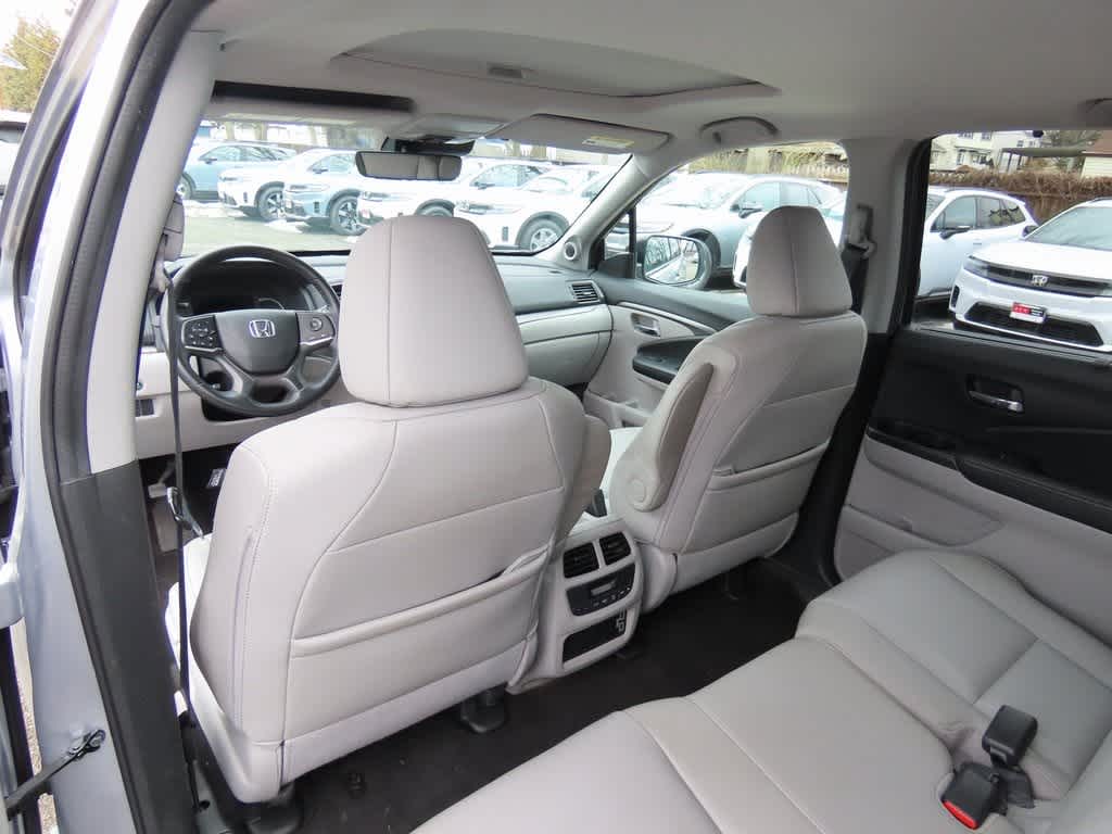 Thumbnail: 2019 Honda Pilot - 16