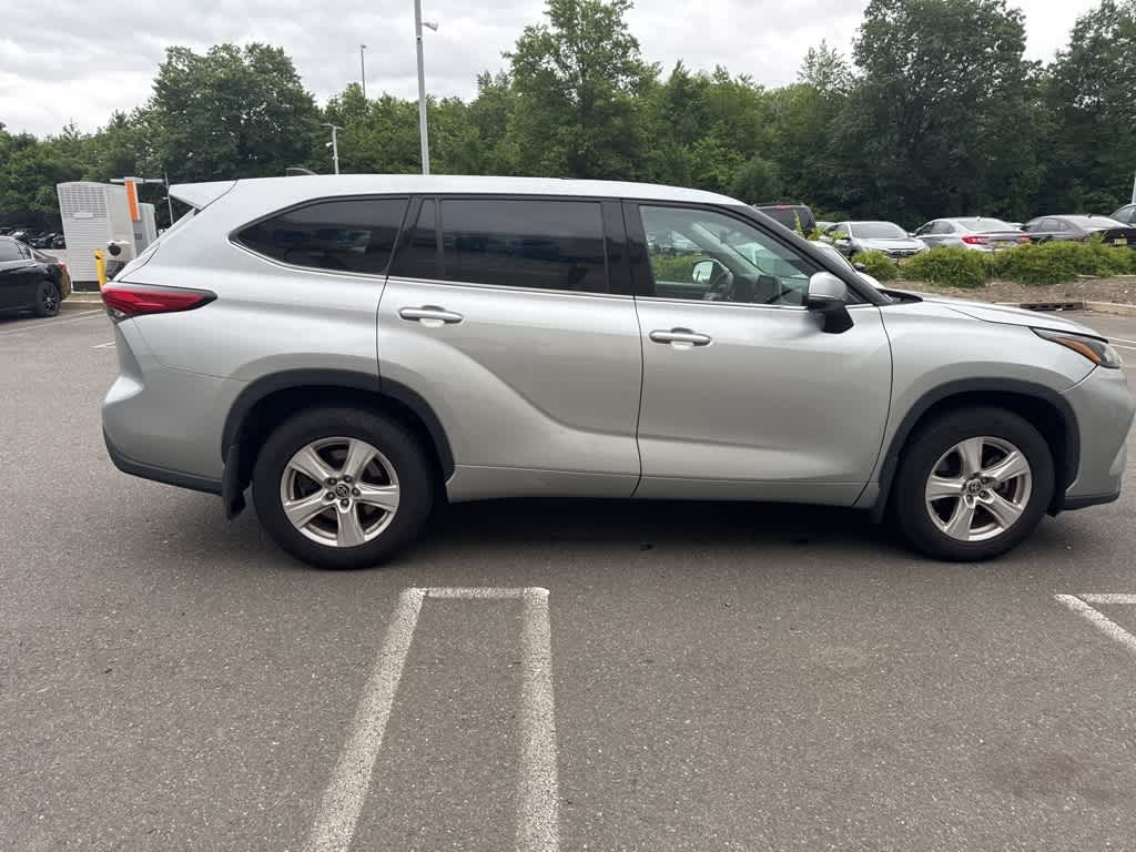 Thumbnail: 2022 Toyota Highlander - 19