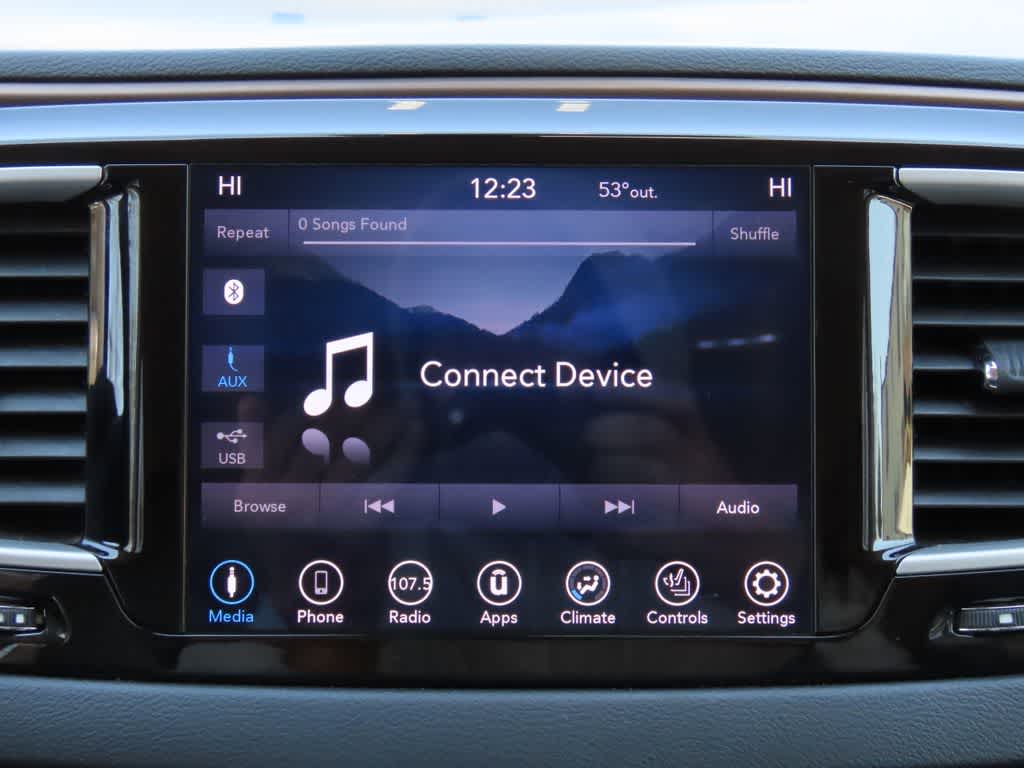 Thumbnail: 2018 Chrysler Pacifica - 21