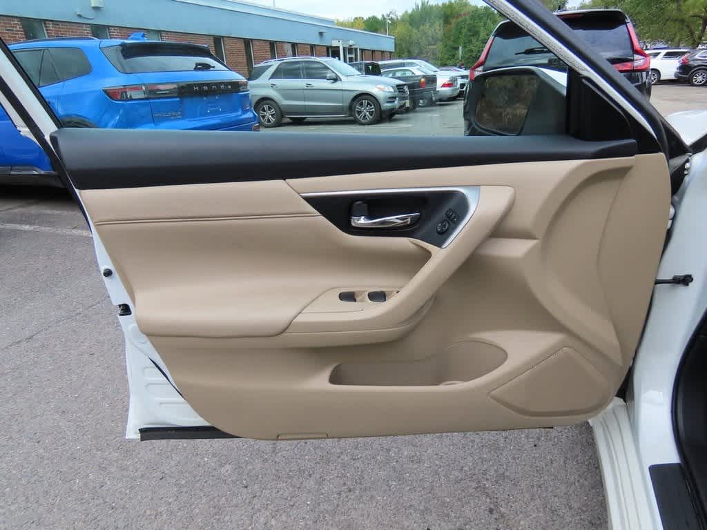 Thumbnail: 2015 Nissan Altima - 15