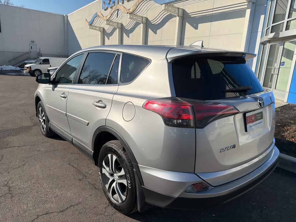 Thumbnail: 2018 Toyota RAV4 - 12