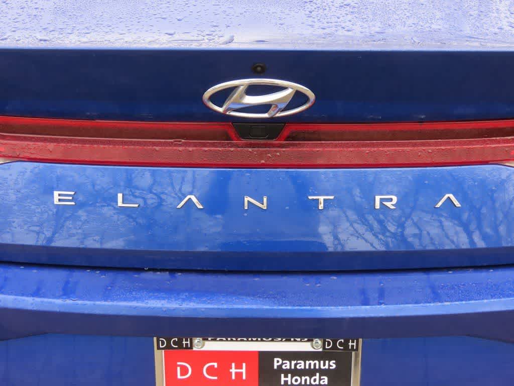 Thumbnail: 2022 Hyundai Elantra - 7