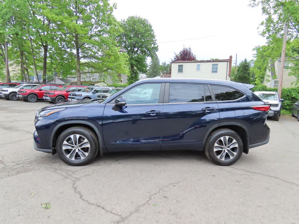 Thumbnail: 2023 Toyota Highlander - 3