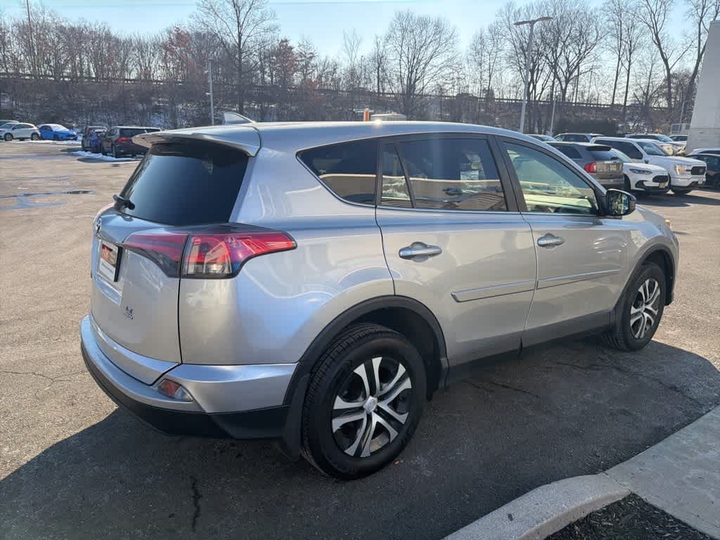 Thumbnail: 2018 Toyota RAV4 - 15