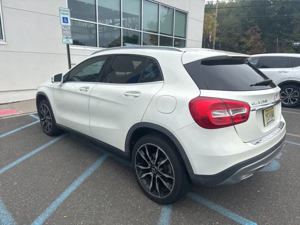 Thumbnail: 2016 Mercedes-Benz GLA - 9