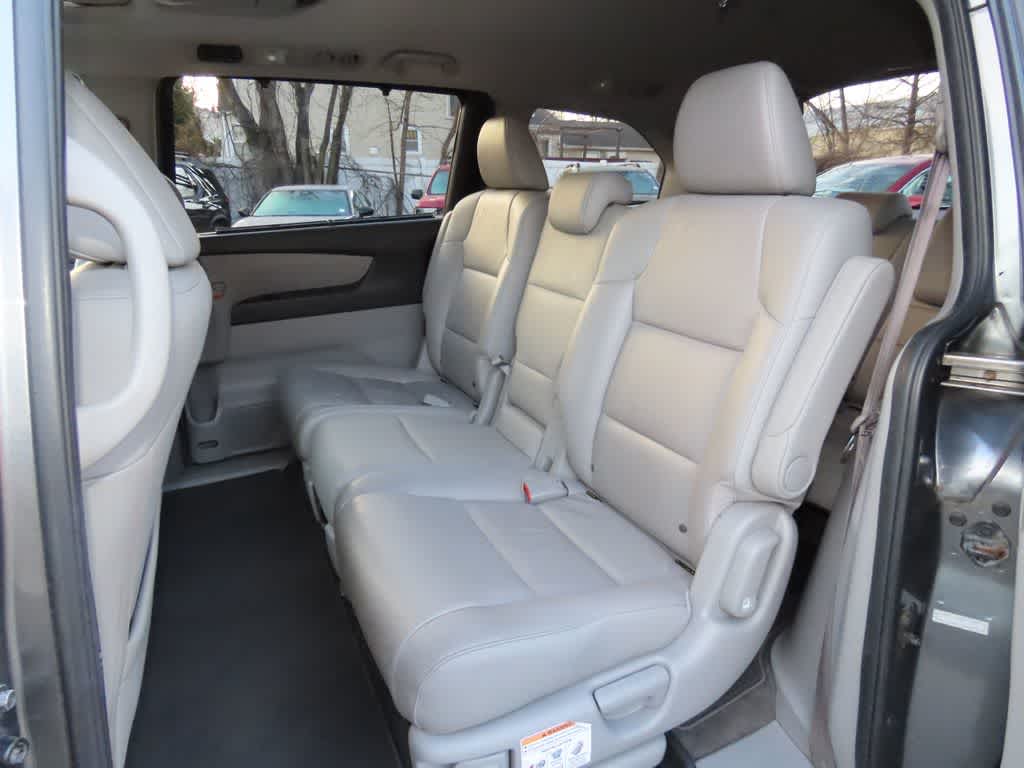 Thumbnail: 2011 Honda Odyssey - 14