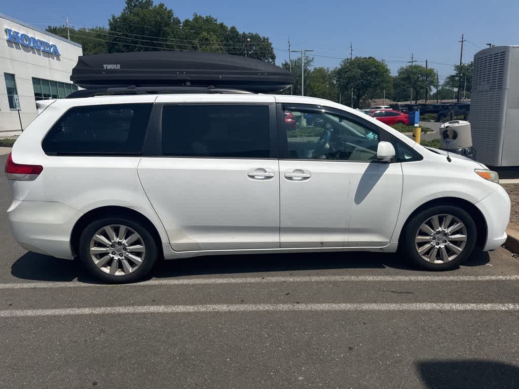Thumbnail: 2014 Toyota Sienna - 6