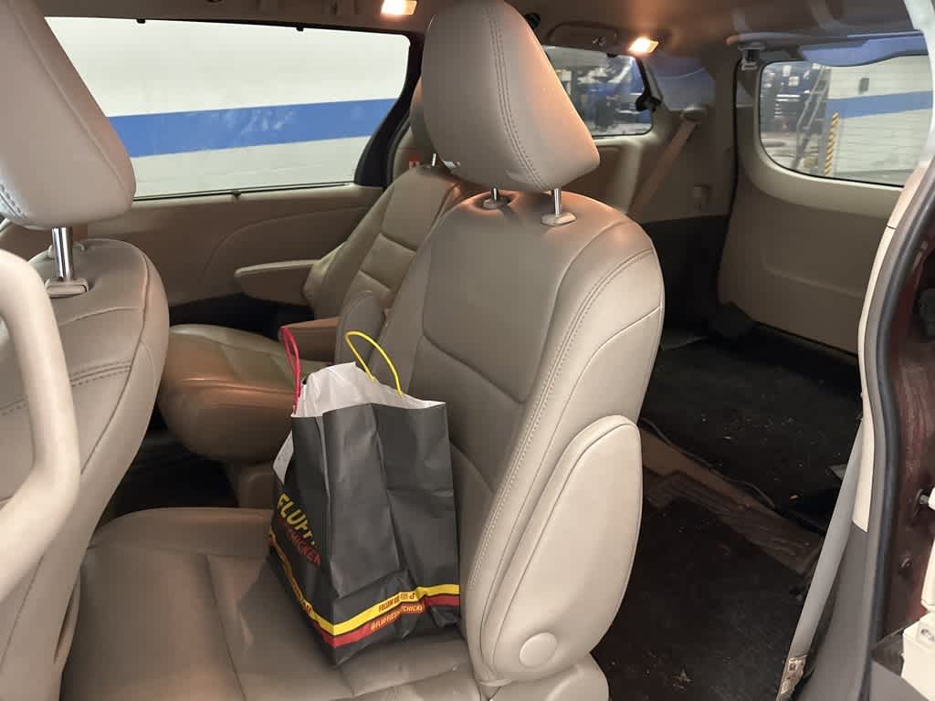 Thumbnail: 2017 Toyota Sienna - 16