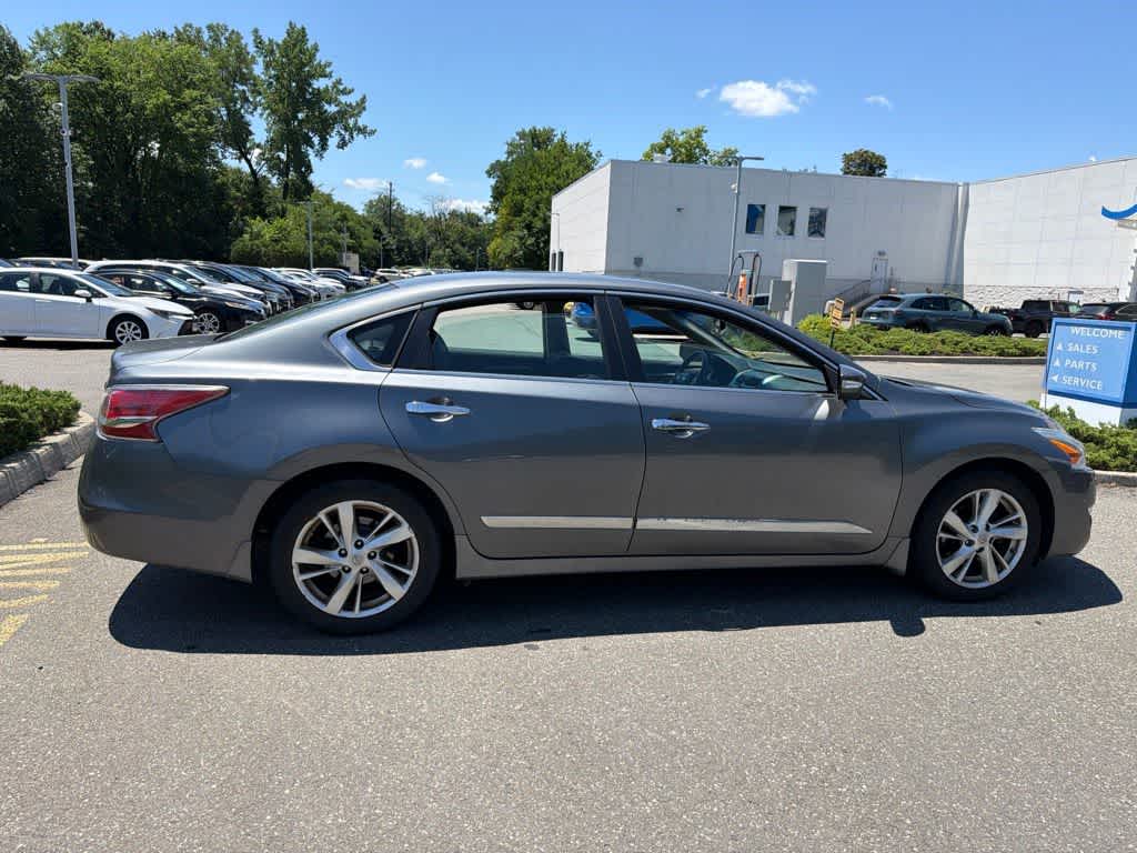 Thumbnail: 2015 Nissan Altima - 11
