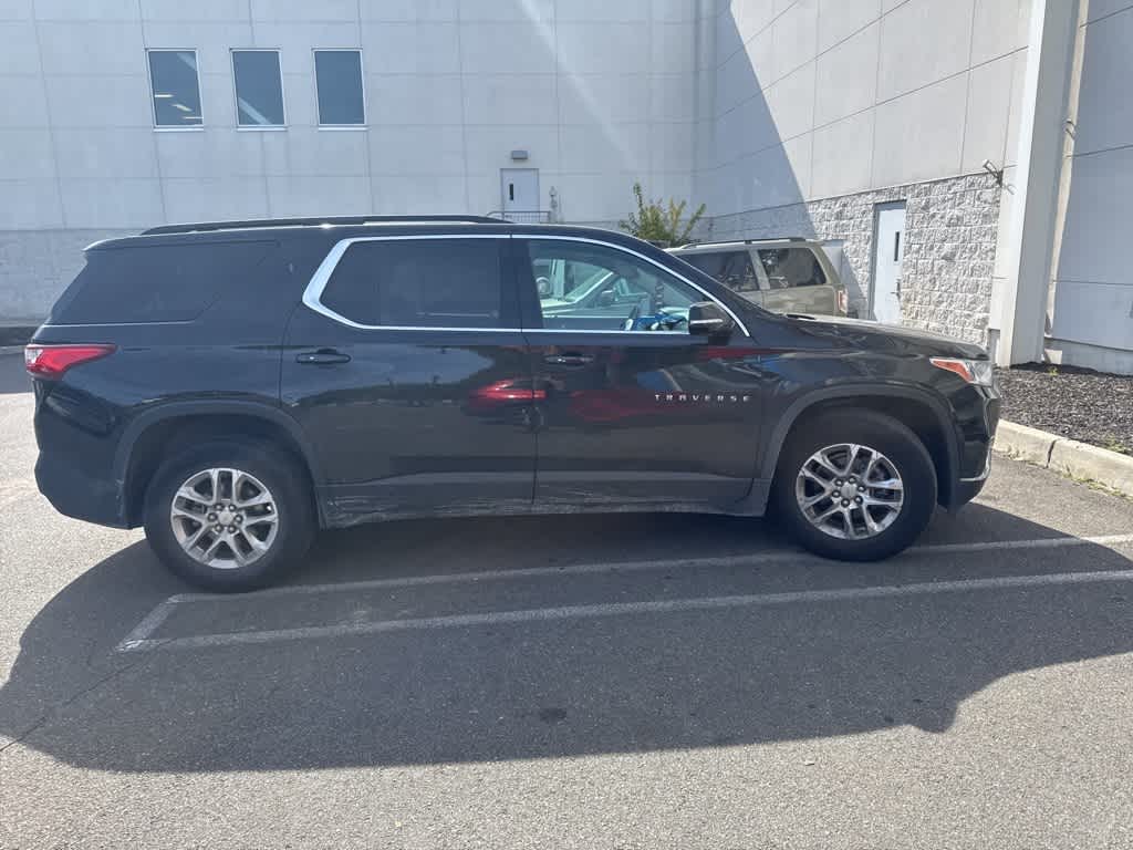 Thumbnail: 2021 Chevrolet Traverse - 12
