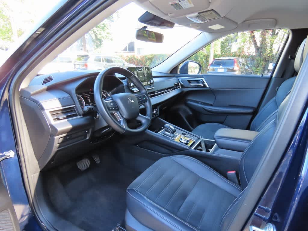 Thumbnail: 2024 Mitsubishi Outlander - 2