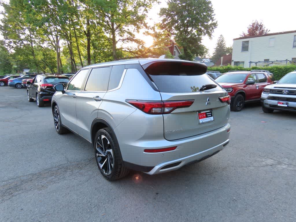 Thumbnail: 2024 Mitsubishi Outlander - 4