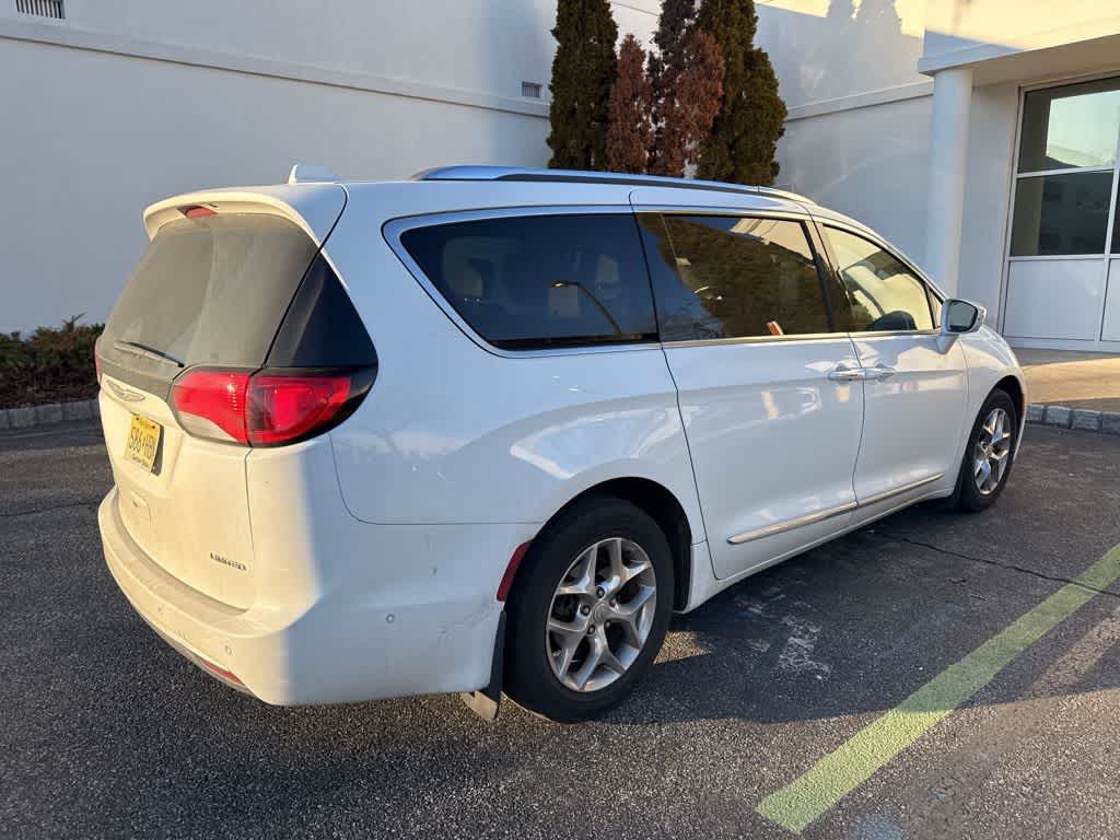 Thumbnail: 2017 Chrysler Pacifica - 11