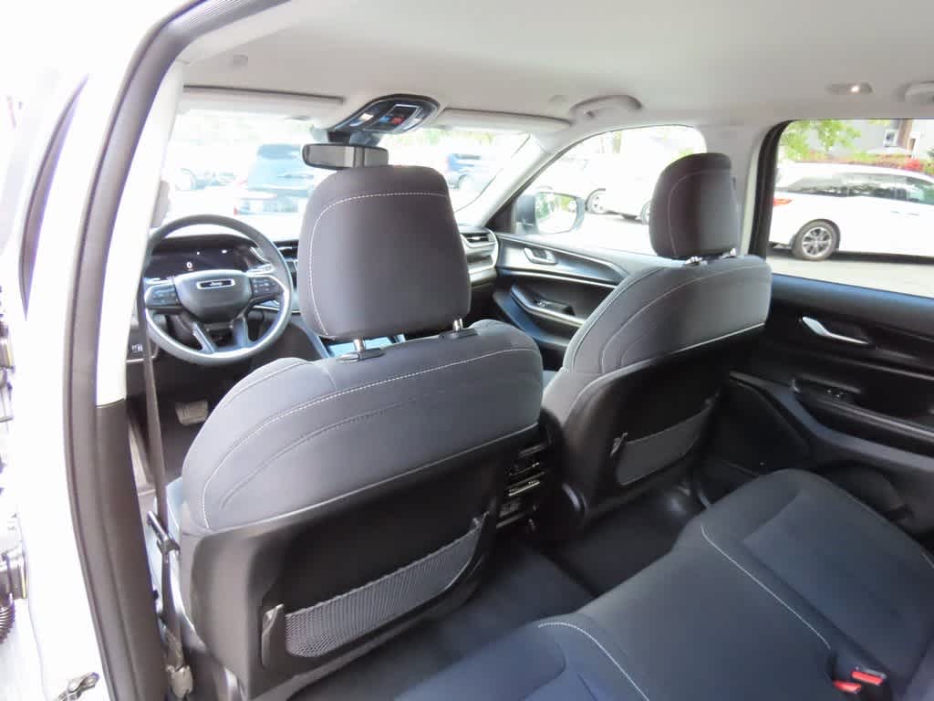 Thumbnail: 2023 Jeep Grand Cherokee - 15