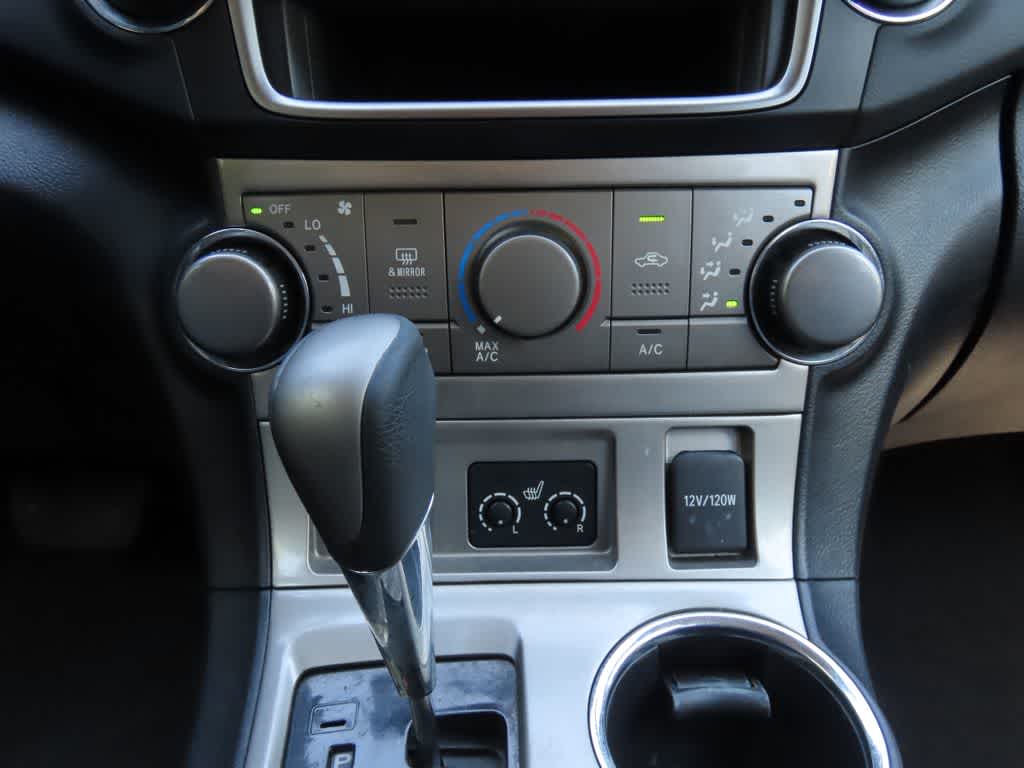 Thumbnail: 2013 Toyota Highlander - 22