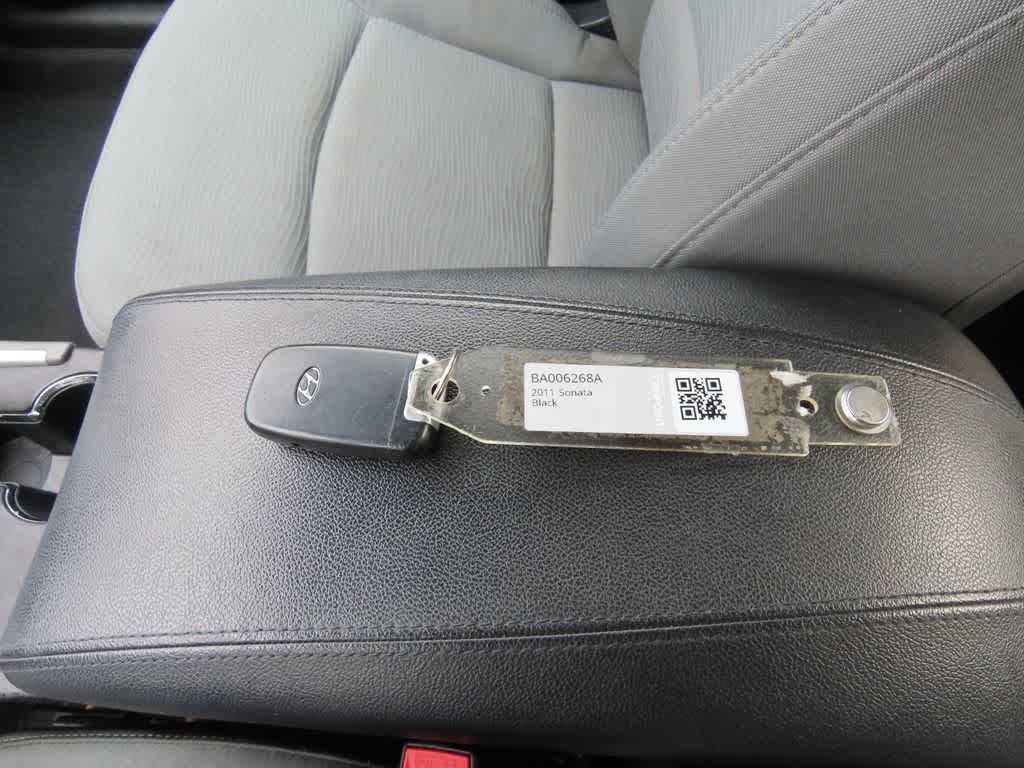 Thumbnail: 2011 Hyundai Sonata - 25