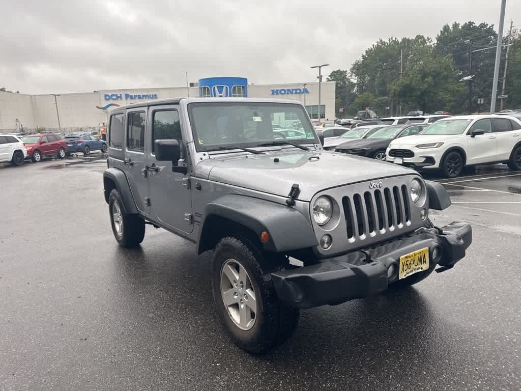Thumbnail: 2015 Jeep Wrangler - 16