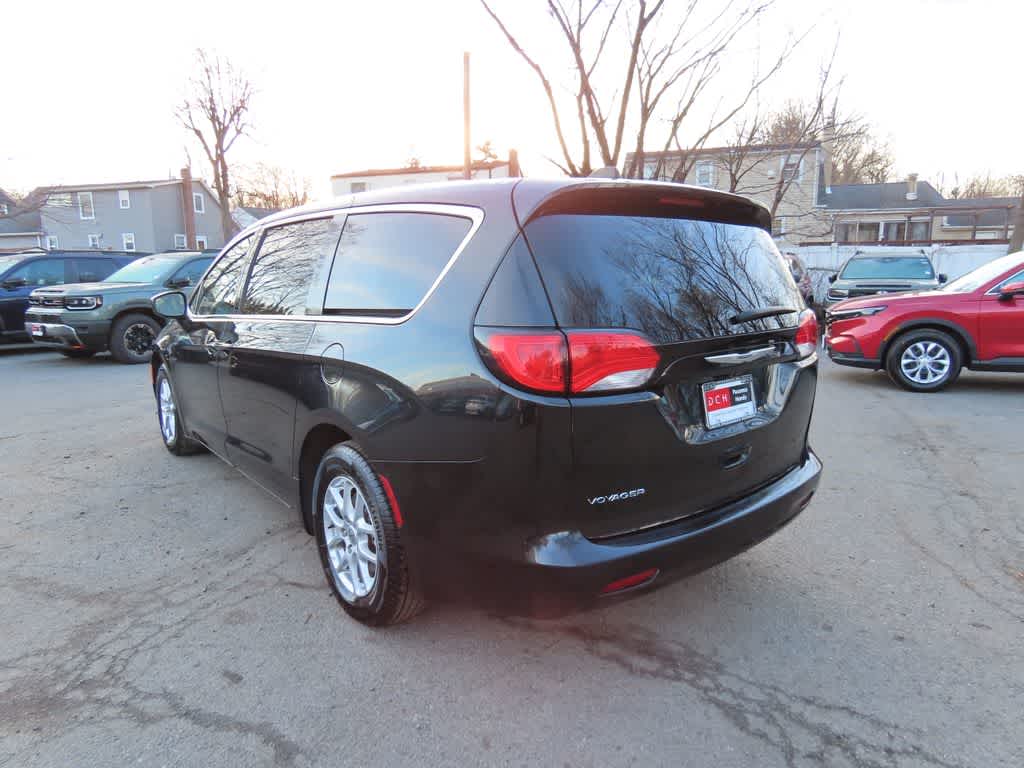 Thumbnail: 2023 Chrysler Voyager - 4