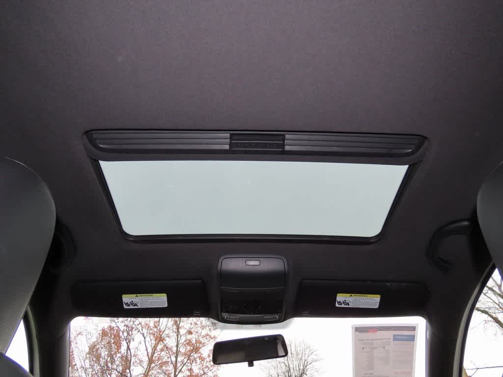 Thumbnail: 2013 Volkswagen Golf - 20