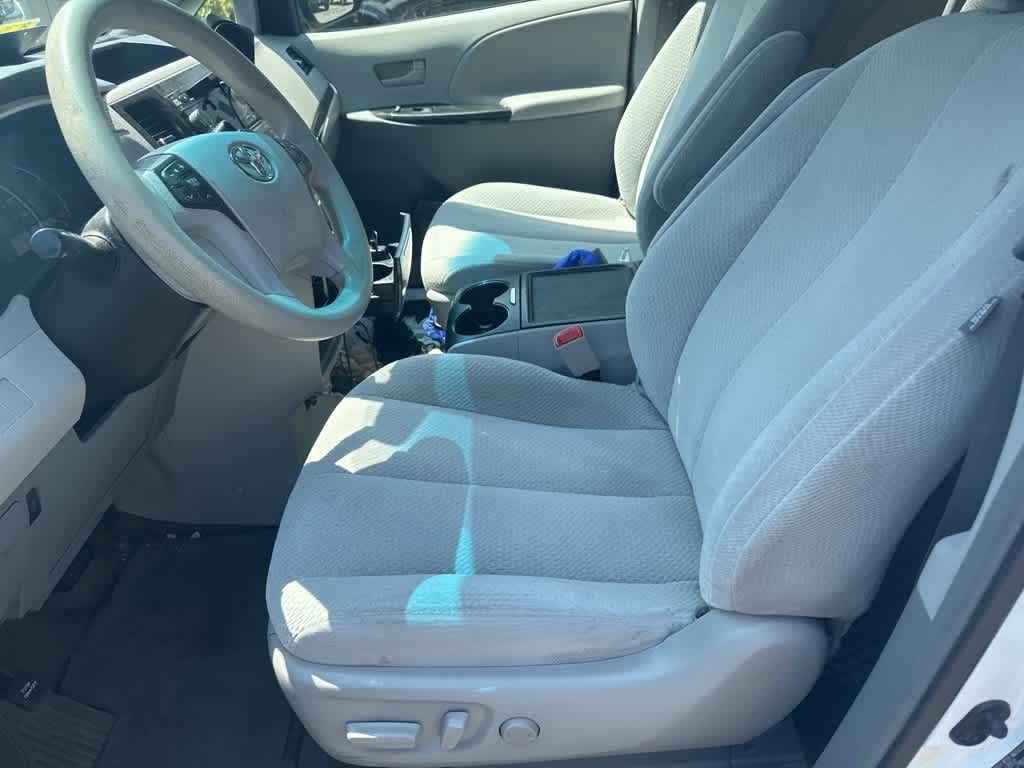 Thumbnail: 2014 Toyota Sienna - 11
