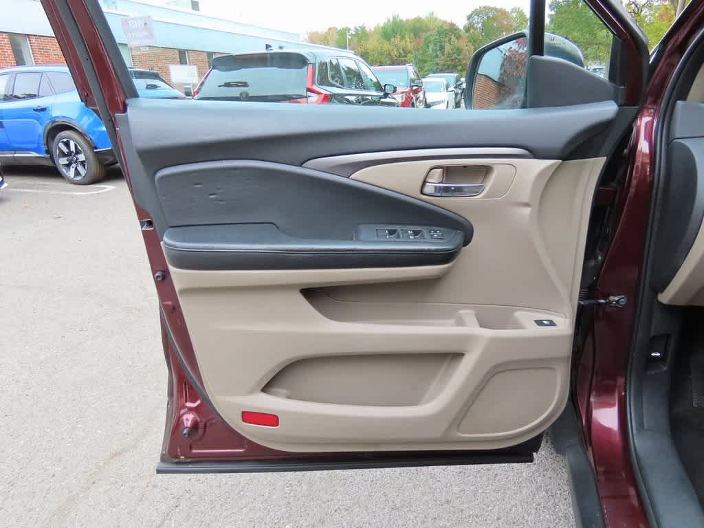 Thumbnail: 2016 Honda Pilot - 17