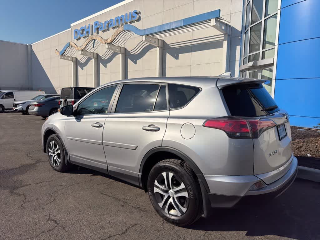 Thumbnail: 2018 Toyota RAV4 - 11