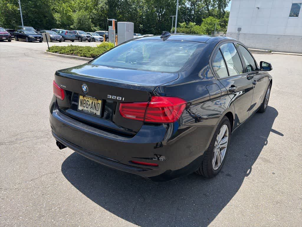 Thumbnail: 2016 BMW 3 Series - 17